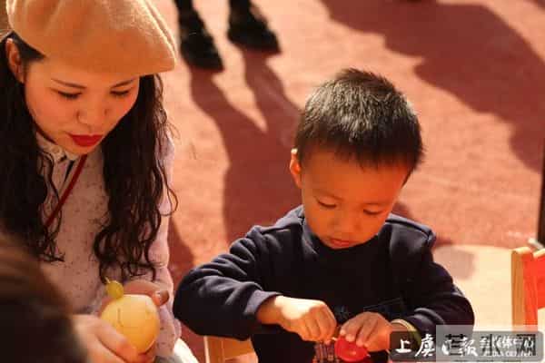 爱弥儿幼儿园上源府分园举行亲子DIY创意水果拼盘活动
