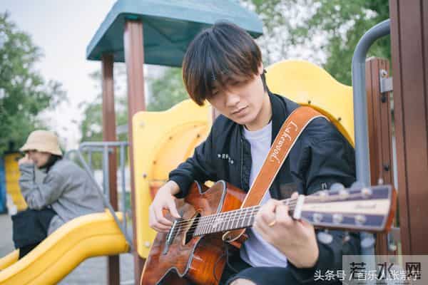 学吉他也是需要方法的,方法对了不用埋头苦练,也能弹得很好