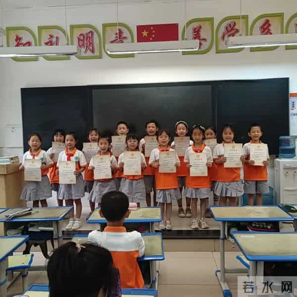 趣闯动物王国关 乐考点亮成长路 ——灞桥区庆华小学洪庆分校“动物王国开大会”无纸笔测试纪实