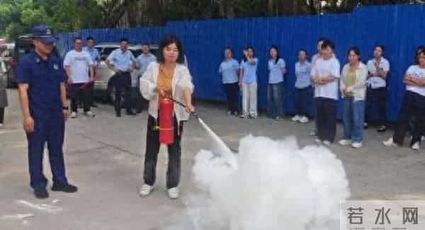 黄果树旅游区消防救援大队开展企业商户消防安全培训