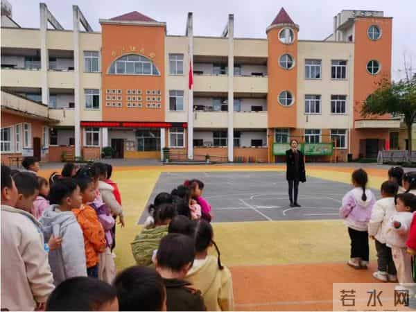 宜宾市南溪区长兴镇中心幼儿园开展地震应急疏散演练