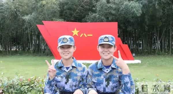 复制粘贴的飒!军中“姐妹花”