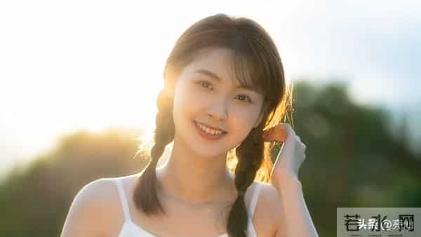 精选五首风格迥异、情感深邃的爱情巅峰之作，以飨文友