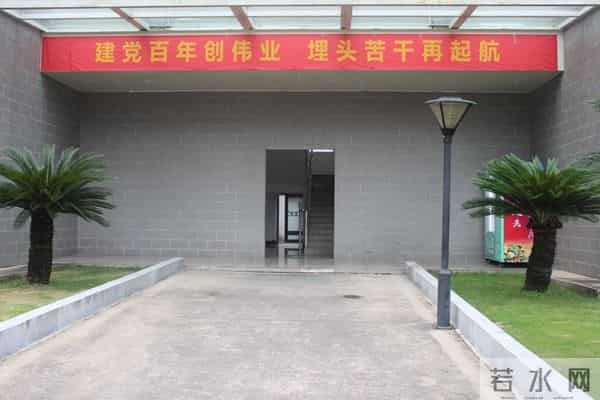 营造浓厚氛围 共庆建党百年——崇义县消防救援大队精心制作悬挂庆祝中国共产党成立100年宣传标语