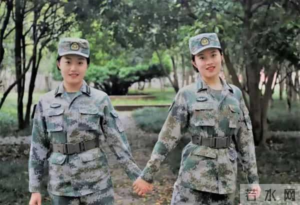 复制粘贴的飒!军中“姐妹花”