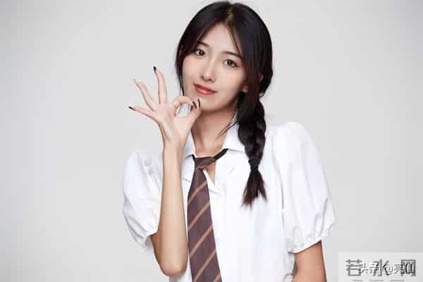 精选五首风格迥异、情感深邃的爱情巅峰之作，以飨文友