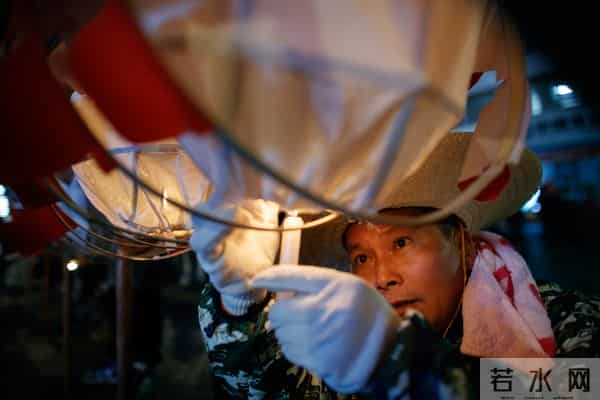 文化中国行·镜头里的非遗年｜“施秉龙灯”闹新春