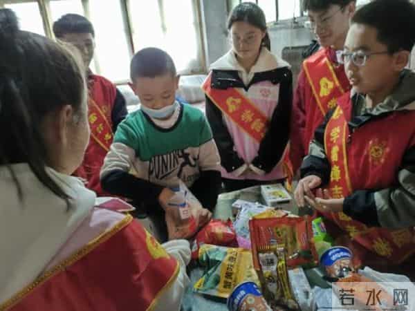 海城：冬日暖阳暖童心 志愿服务显担当