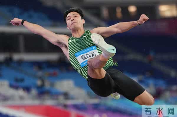 全运会丨舒衡夺得田径男子跳远冠军