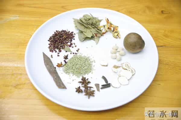 3.8女神节!建议女人:生活别太节俭,8物该吃就吃,千万别心疼钱