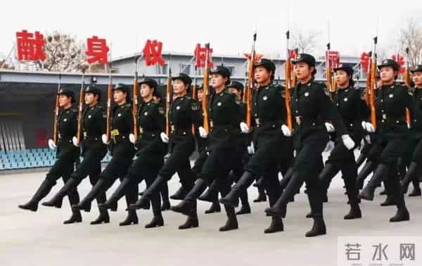 复制粘贴的飒!军中“姐妹花”