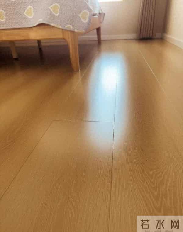 清水拖地等于白拖，教你个绝招，地板光洁如新，一周不拖照样干净