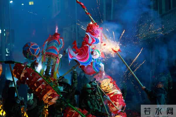 文化中国行·镜头里的非遗年｜“施秉龙灯”闹新春