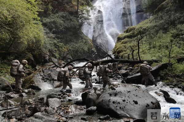 士兵的自豪——记西藏军区某团一级上士次罗布