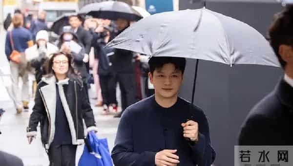 他差点绊倒却横扫对手！12年宿敌之战揭秘国球最虐剧本