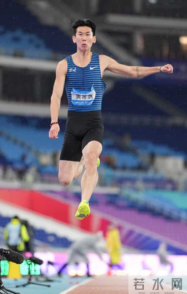 全运会丨舒衡夺得田径男子跳远冠军