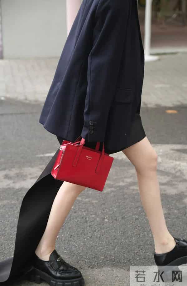 「May I love you」的意思是:在五月,我爱你