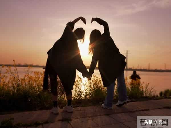 精选五首风格迥异、情感深邃的爱情巅峰之作，以飨文友