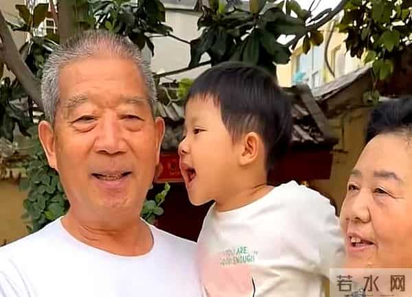 天赐一家人：天赐6岁生日，与哥哥姐姐一起生活？大家表示支持！