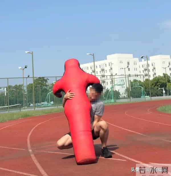 南航通报“员工参加3000米体测后猝死”:已成立专项工作组;医院:死者约38岁,是航空安全员