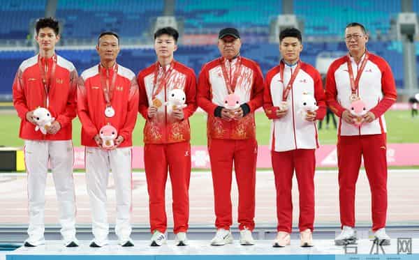 全运会丨舒衡夺得田径男子跳远冠军