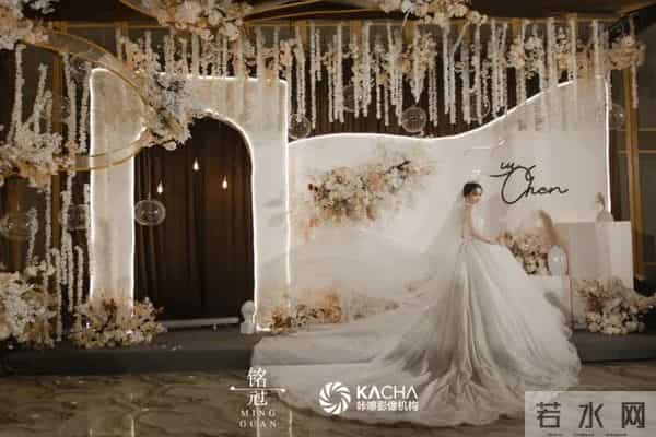 这场简洁却不失高雅的香槟色+金色系韩式婚礼，带着温暖的高级感