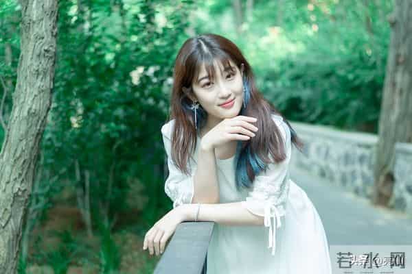 精选五首风格迥异、情感深邃的爱情巅峰之作，以飨文友