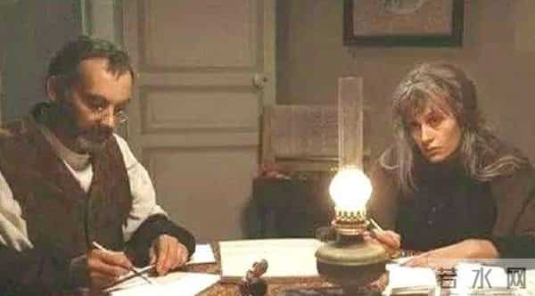 《项链》:戛然而止中,领悟三重美