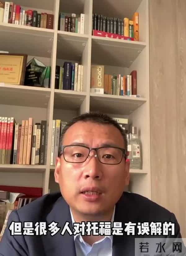 储殷教授解读英语的重要性，指出三点事实，家长听后内心五味杂陈