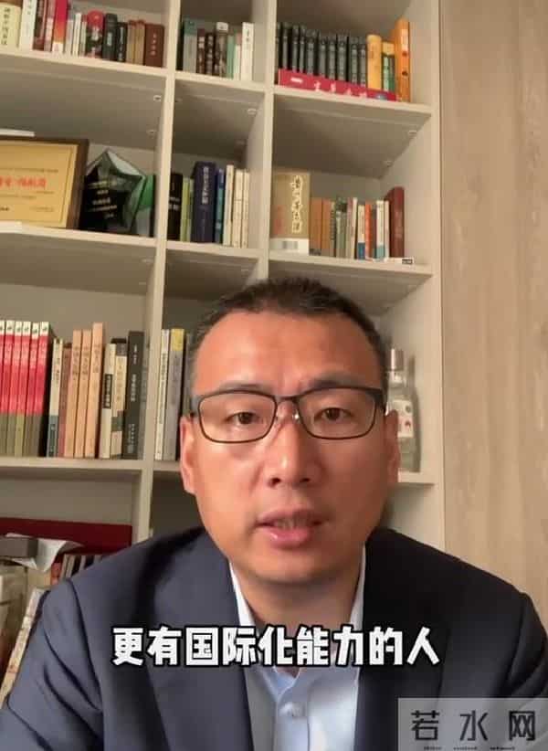储殷教授解读英语的重要性，指出三点事实，家长听后内心五味杂陈