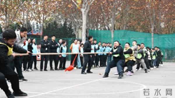 安丘农商银行成功举办“绽放新风采、勇攀新高峰”拔河比赛