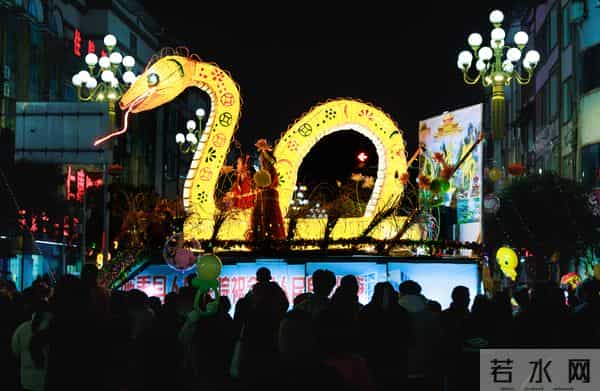 文化中国行·镜头里的非遗年｜“施秉龙灯”闹新春