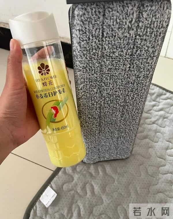 清水拖地等于白拖，教你个绝招，地板光洁如新，一周不拖照样干净