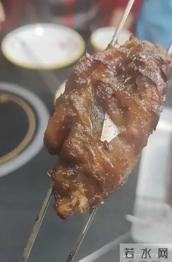 五一过半，趣事一箩筐，不仅人堵了骆驼也堵了……