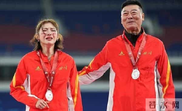 吴艳妮失冠不足24小时,让人担忧的问题浮现,樊振东的话被认可