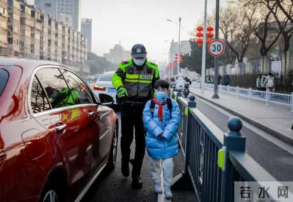 强国有我丨开学第一课，一起向未来