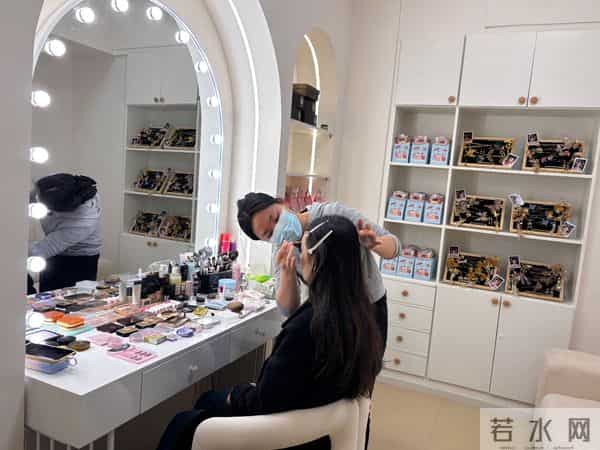 00后在武汉开共享化妆室：提供专业的化妆场地月租1000元，面向自由及新人化妆师