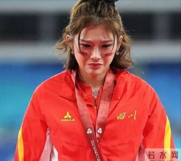 吴艳妮失冠不足24小时,让人担忧的问题浮现,樊振东的话被认可