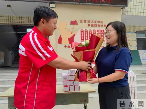 图集｜河南多地欢庆教师节 童心祝福感念师恩