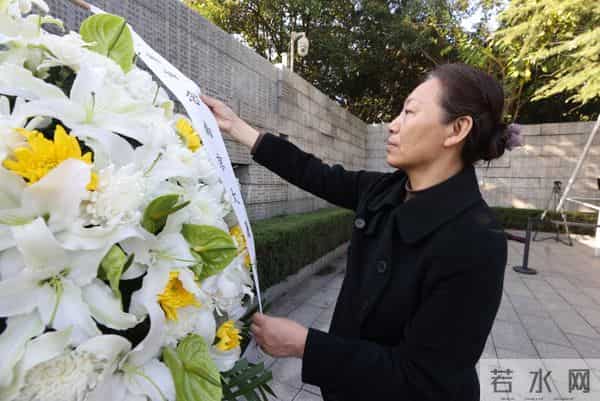 家祭悼逝者，寄语祈和平！