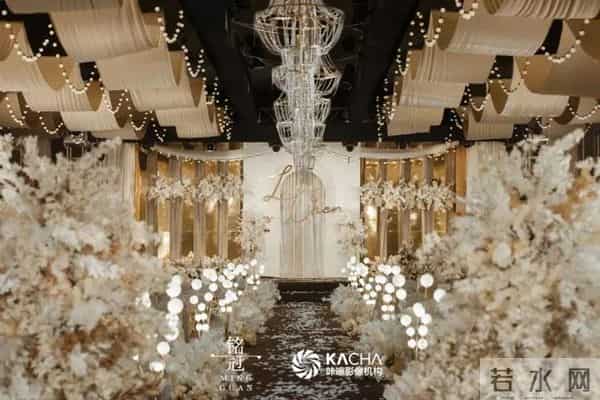 这场简洁却不失高雅的香槟色+金色系韩式婚礼，带着温暖的高级感