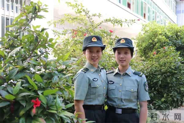 复制粘贴的飒!军中“姐妹花”