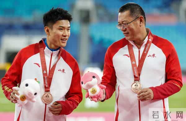 全运会丨舒衡夺得田径男子跳远冠军