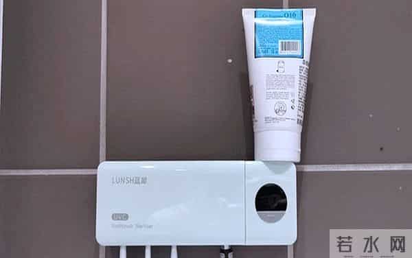 冲厕时一定要“盖上马桶盖”！小心在这3个地方“养细菌”