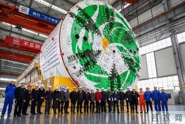 剑桥博士发震撼长文:为何中国肯下血本在西方绝不做的“亏本买卖”上