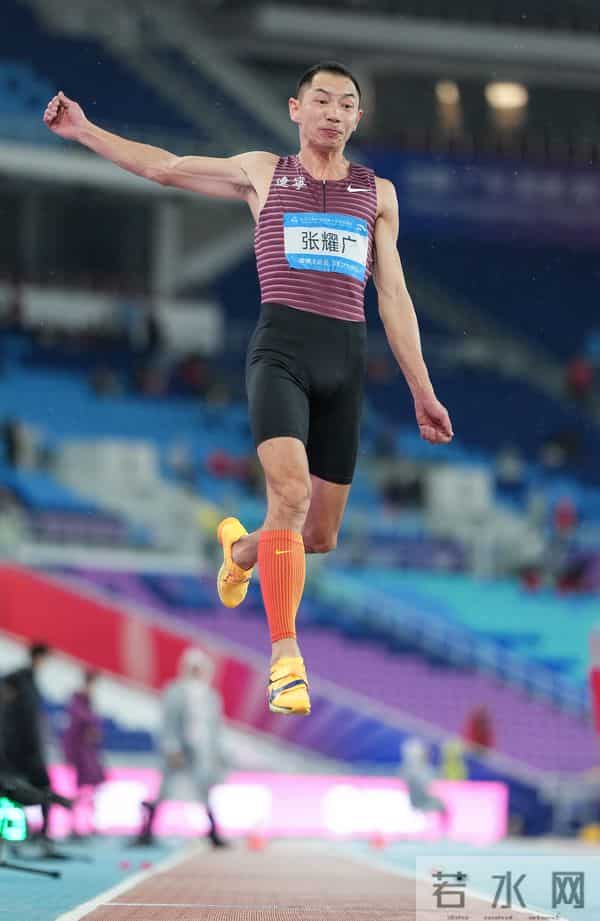 全运会丨舒衡夺得田径男子跳远冠军