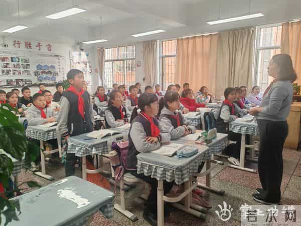 曲靖“足球父子兵”隔空追梦：爸爸冲滇超，儿子守校园绿茵场