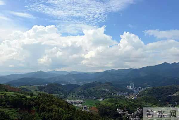 70年来,有没有一首歌,让中国人听了就热泪盈眶?