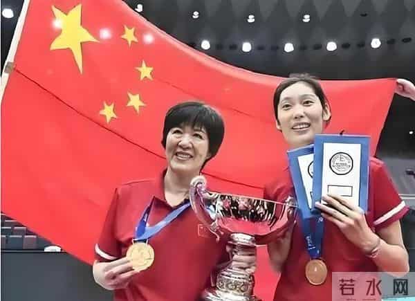 朱婷夜晚发文感恩,20年榜样,师徒三个感人故事铸就中国女排精神