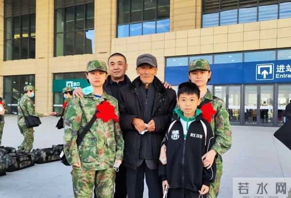 复制粘贴的飒!军中“姐妹花”